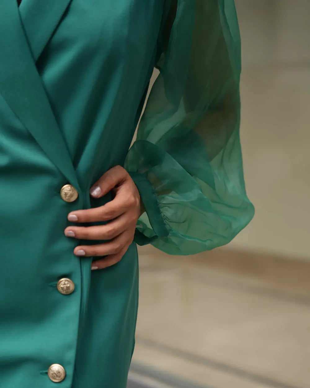 Women's green single-breasted blazer dress for minimalist styling.