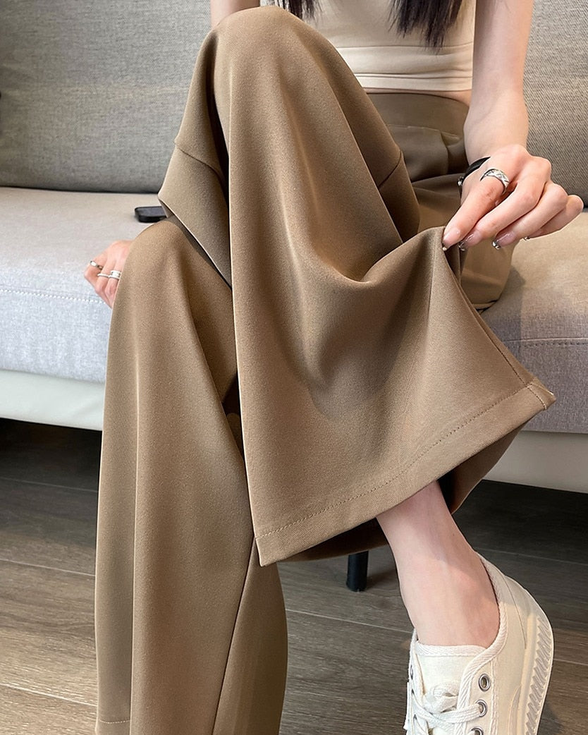 brown trouser with a relaxed fit for versatile wear.