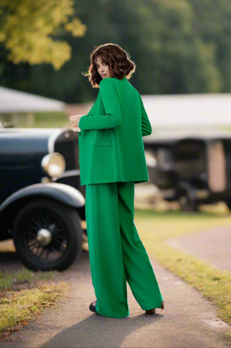 Green cotton blazer with front pockets for summer formals.
