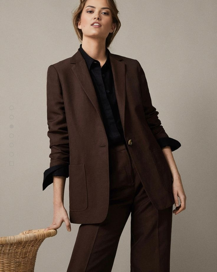 Women's mocha muse fitted blazer with a notched lapel, pocket detailing and single closure.