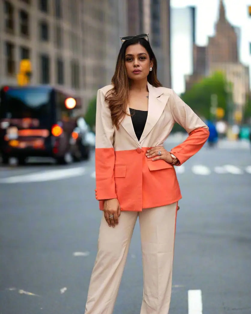 Two toned classic-fit blazer suit set with a single-button closure.