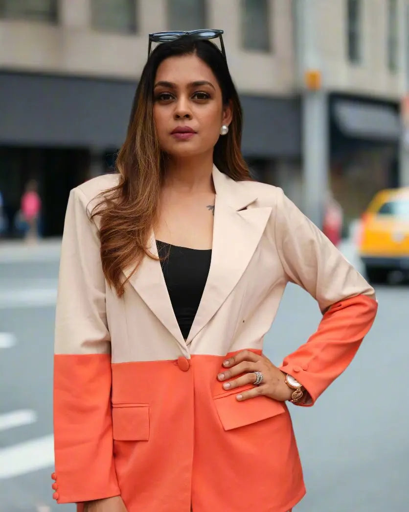 Two toned classic-fit blazer suit set with a single-button closure.