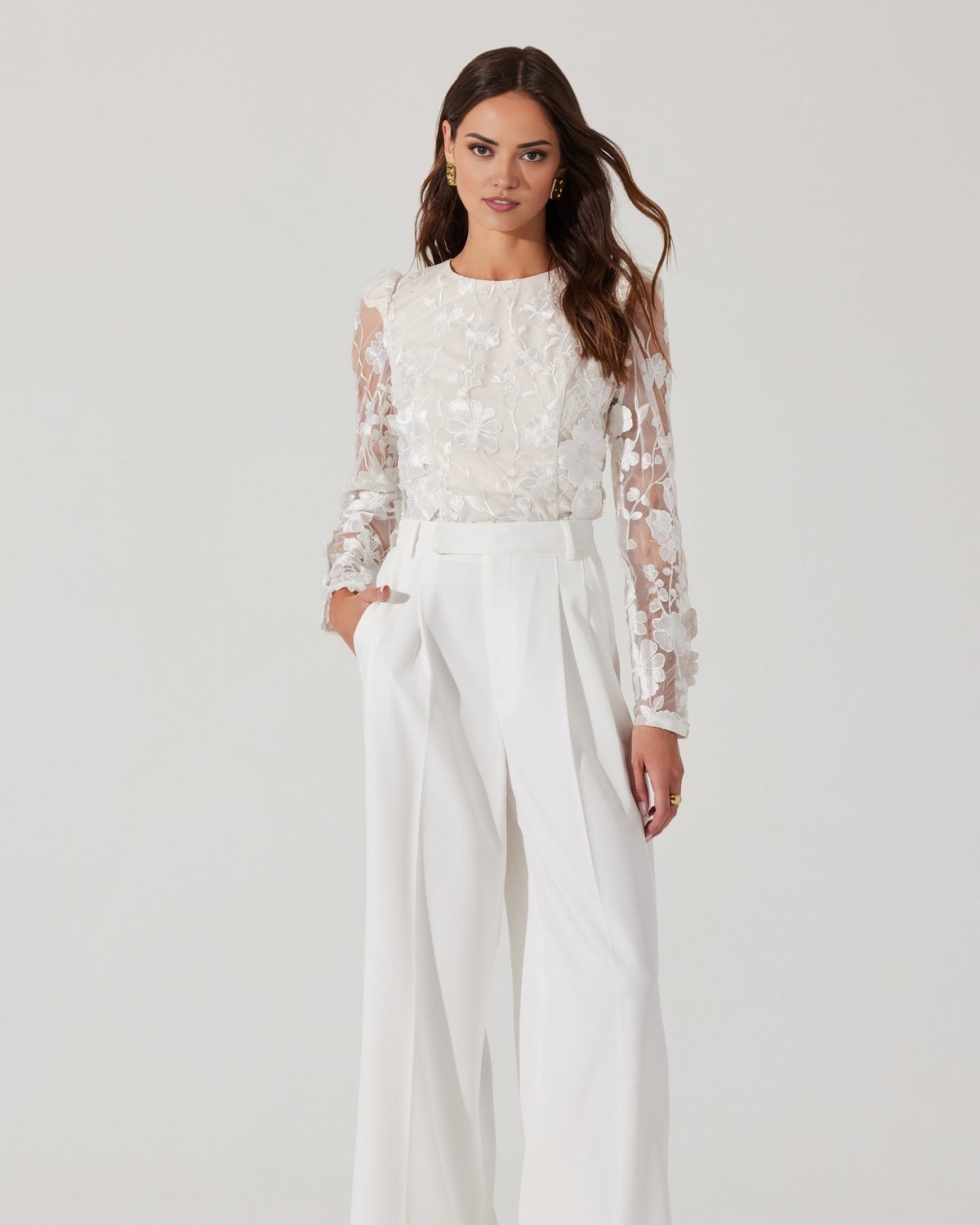 white pants for women
