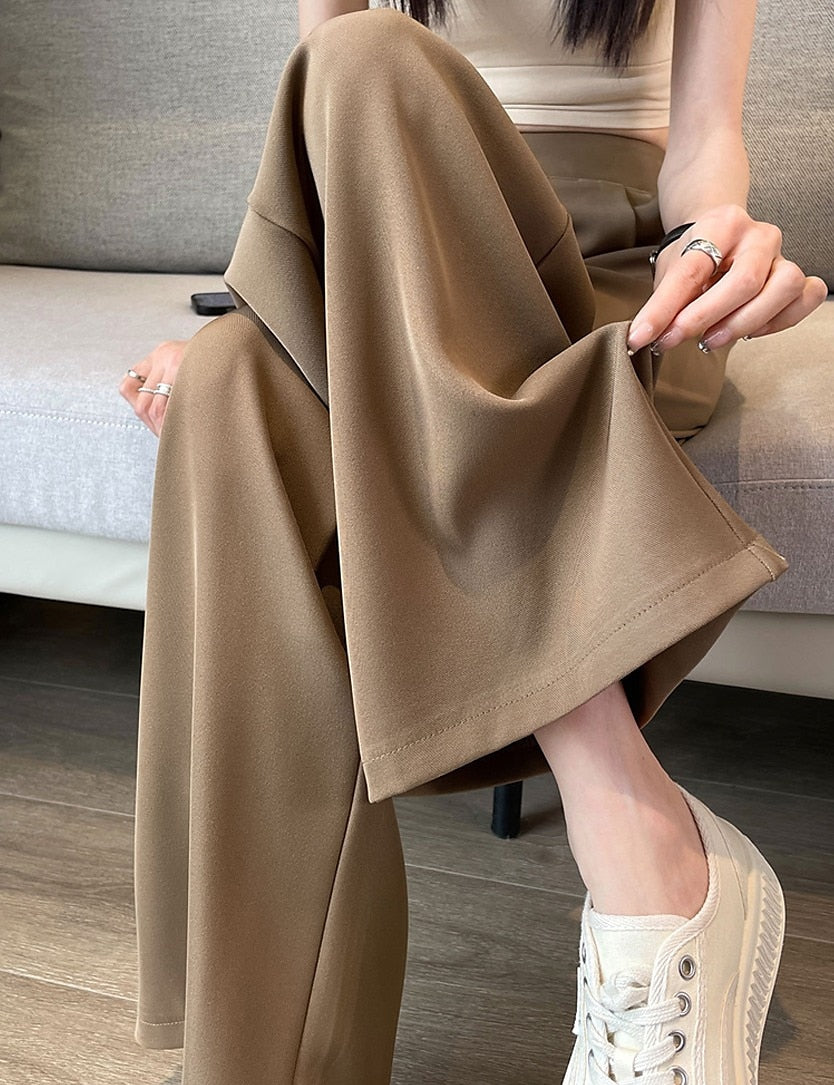 brown trouser with a relaxed fit for versatile wear.