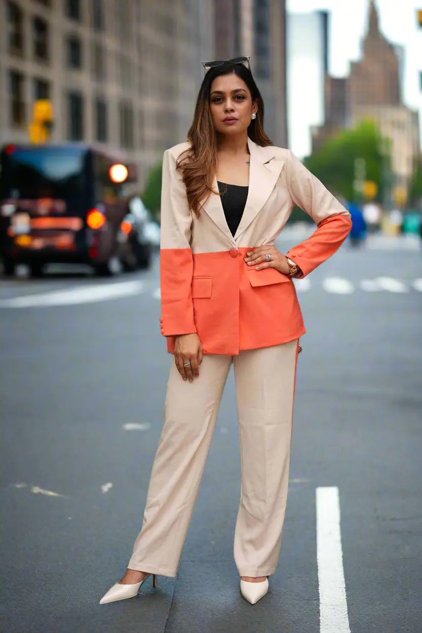 Two toned classic-fit blazer suit set with a single-button closure.